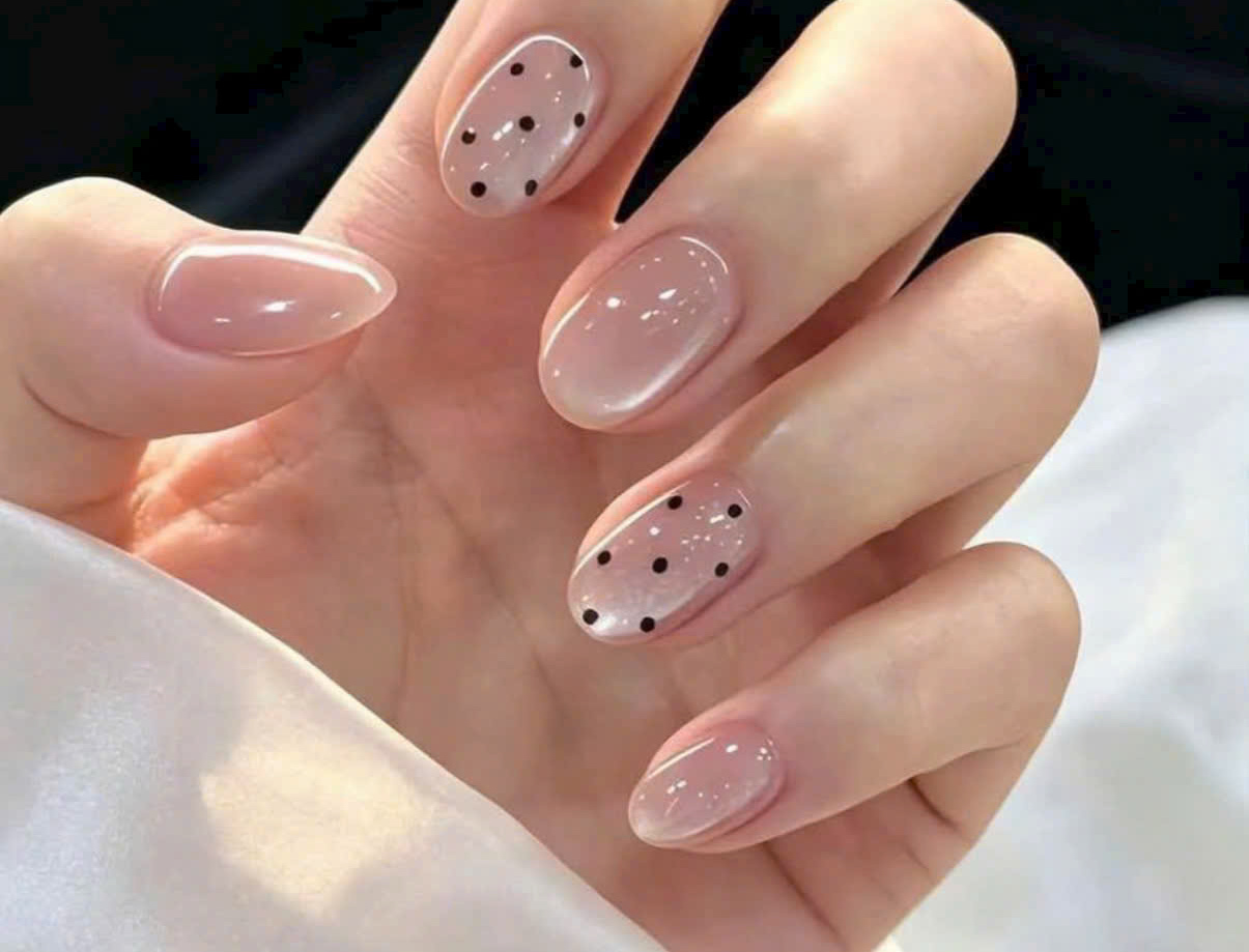 Nail chấm bi nhẹ nhàng