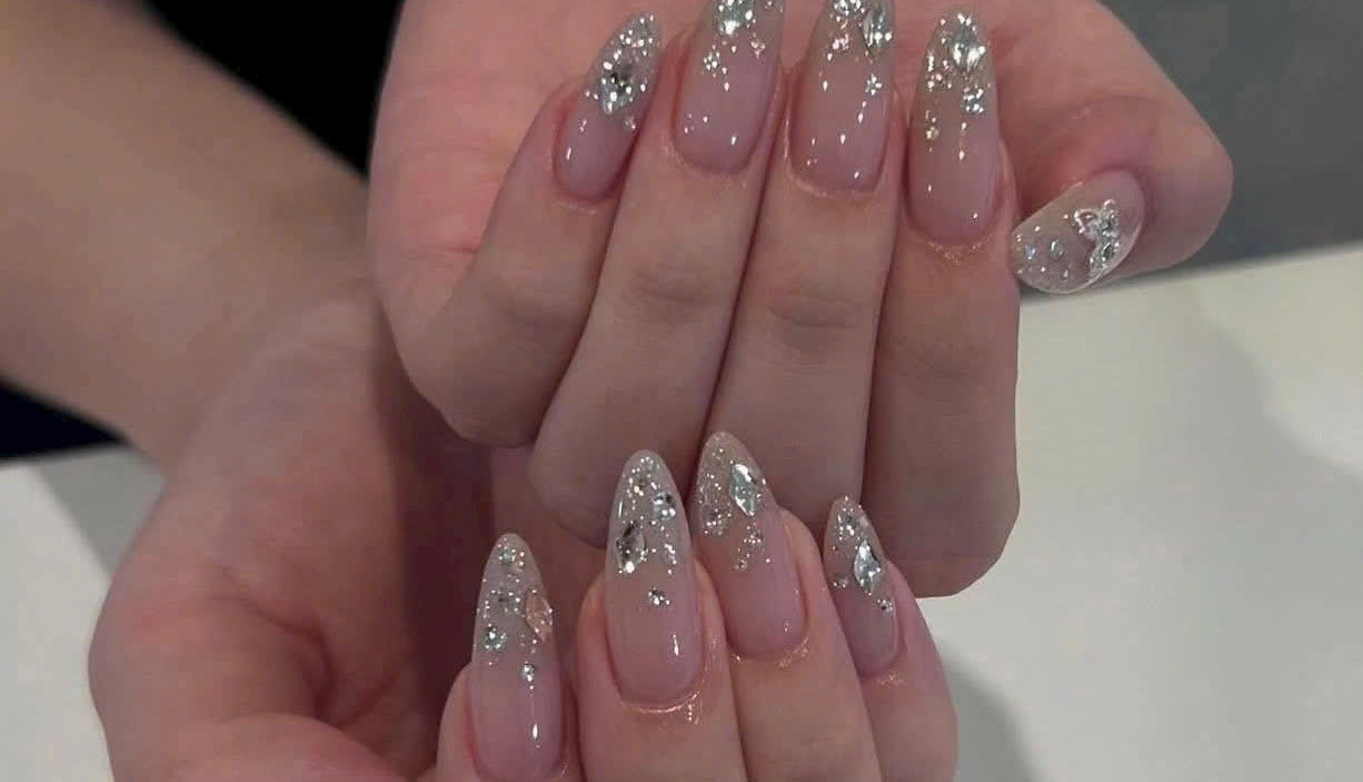Nail nhũ bạc lấp lánh