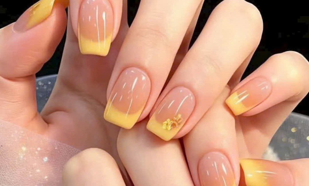 Nail ombre vàng hoa nổi