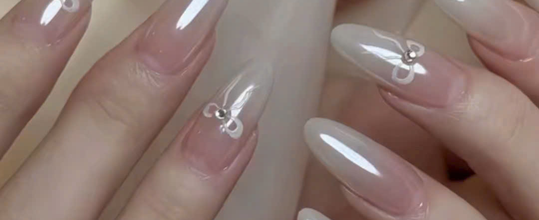 Nail tráng gương vẽ nơ