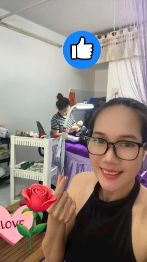 A customer getting eyelash extensions at Gạo Beauty Tan Phu